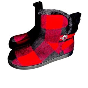 Ankle high snow boots